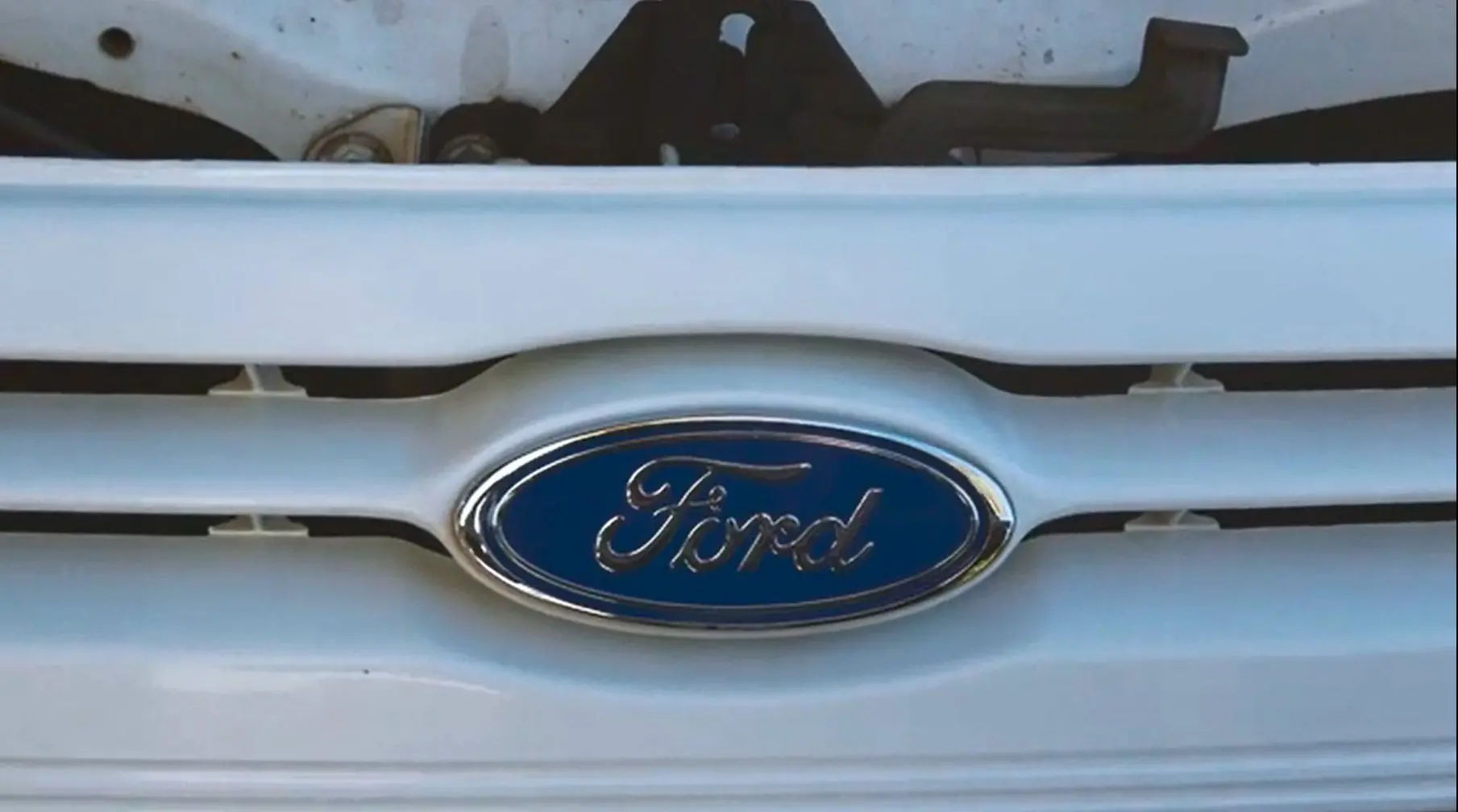 Källvideo med Ford-logotyp..